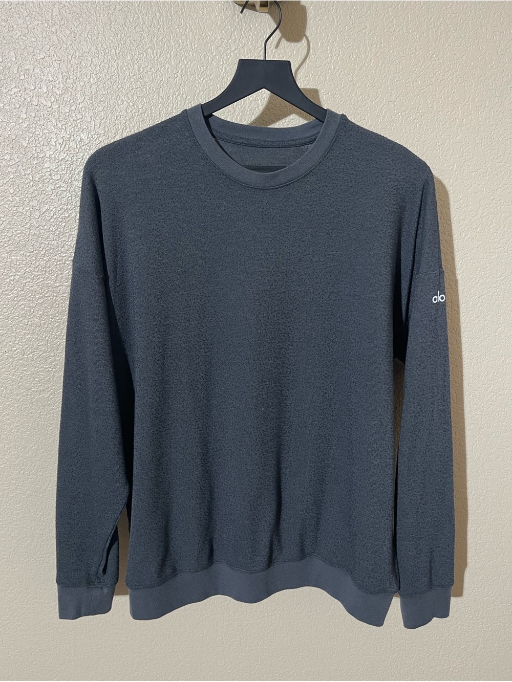 ALO Yoga Men's Dark Charcoal Crewneck Sweater